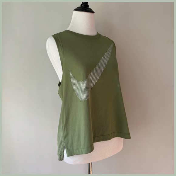 Nike Tank Top - Picture 3 of 7